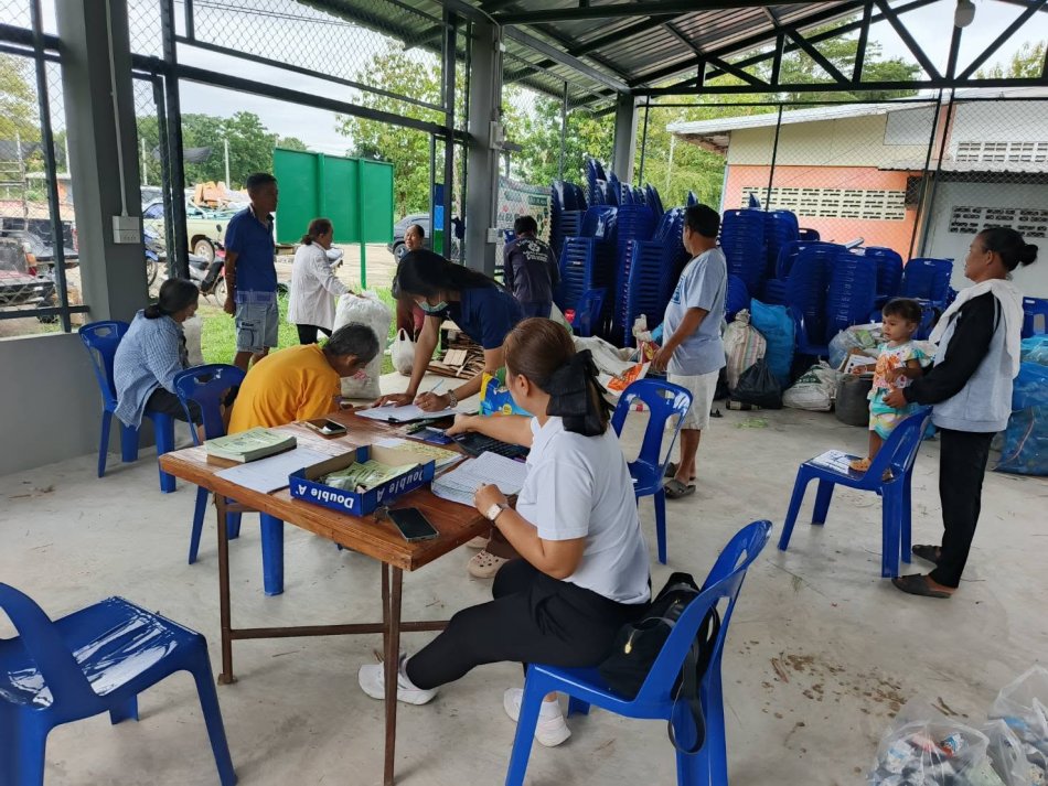  ดำเนินการรับ/ซื้อขยะ ธนาคารขยะชุมชนบ้านหนองไม้กอง หมู่ที่ 1 