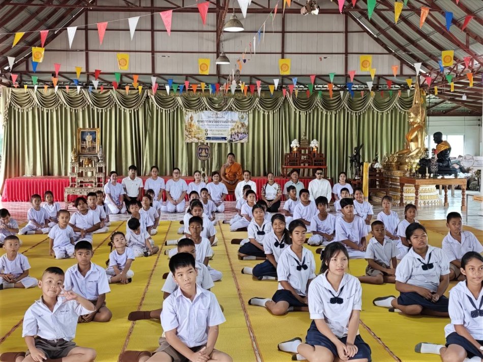 พิธีเปิดโครงการส่งเสริมคุณธรรมจริยธรรมนักเรียน โรงเรียนหนองหญ้าปล้อง (กม.78) 