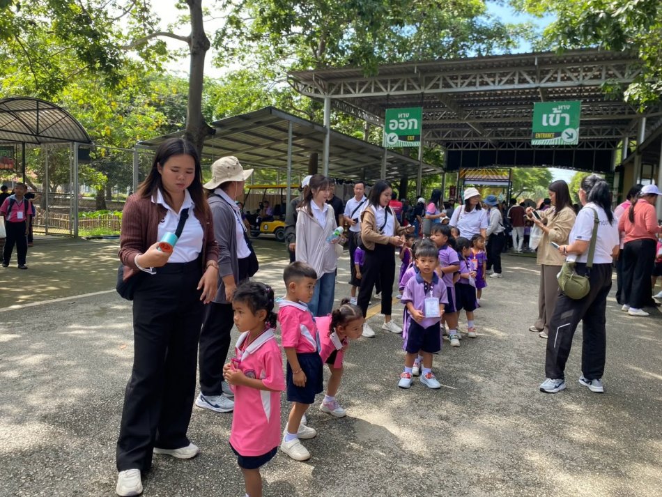 กิจกรรมพัฒนาผู้เรียนประจำปีการศึกษา 2569 เพื่อส่งเสริมการเรียนรู้จากประสบการณ์ตรง เปิดโอกาสให้เด็กนักเรียนได้ศึกษาค้นคว้าจากแหล่งเรียนรู้จริง เสริมสร้างความรู้ ทักษะ และประสบการณ์นอกห้องเรียน